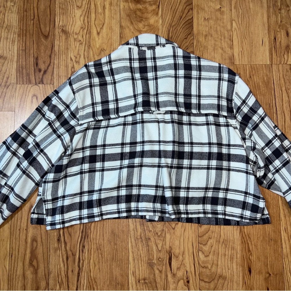 American Eagle Cropped Button Down Top - image 7